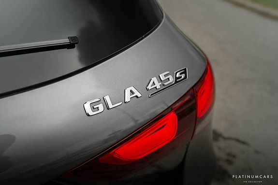 Mercedes-Benz GLA45 20 of 22