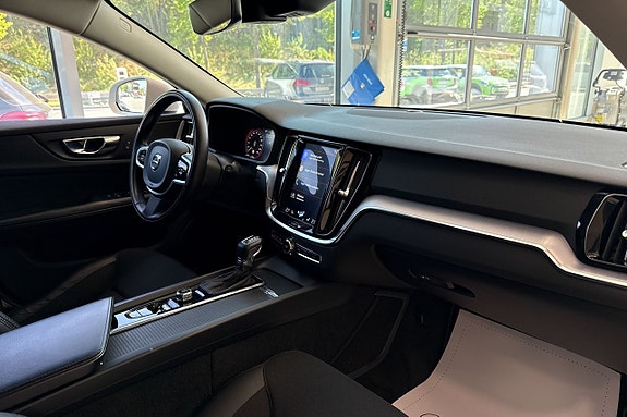 Volvo V60 Cross Country 8 of 22