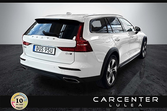 Volvo V60 Cross Country 3 of 22