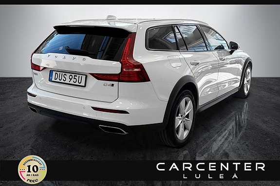 Volvo V60 Cross Country 3 of 5