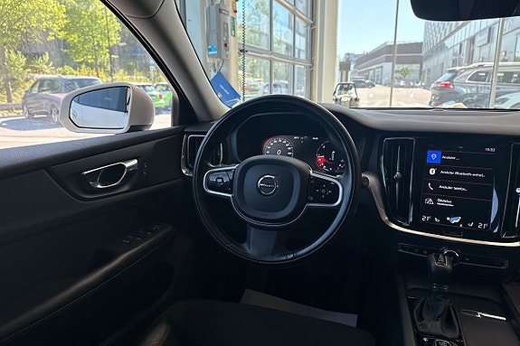 Volvo V60 Cross Country 6 of 22