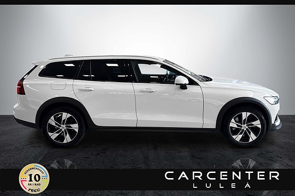 Volvo V60 Cross Country 2 of 22