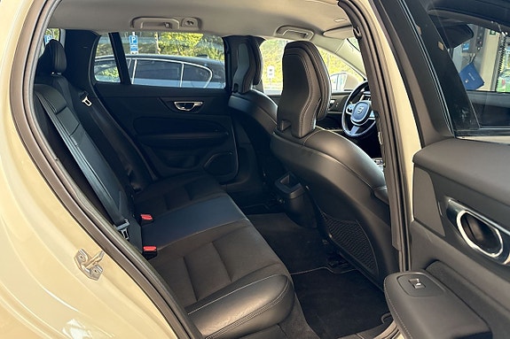 Volvo V60 Cross Country 10 of 22