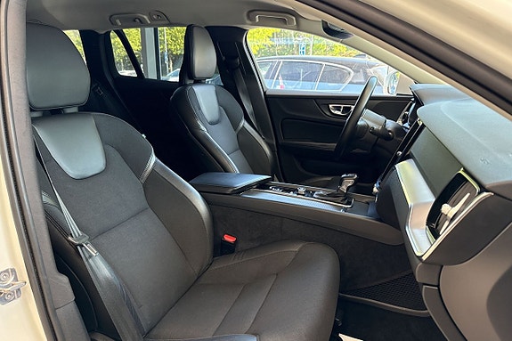 Volvo V60 Cross Country 9 of 22