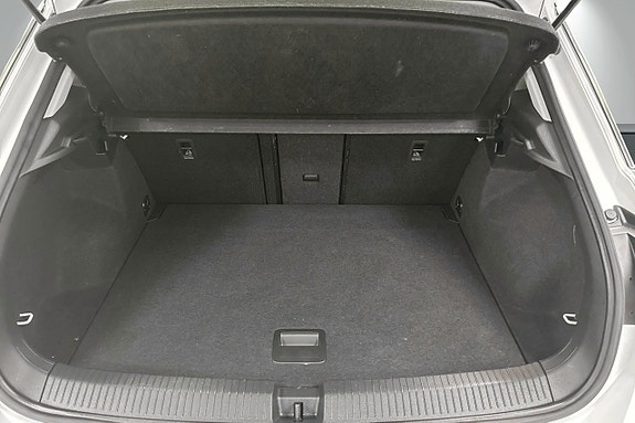 Volkswagen T-Roc 17 of 23