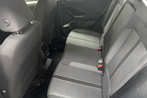 Volkswagen T-Roc 16 of 23