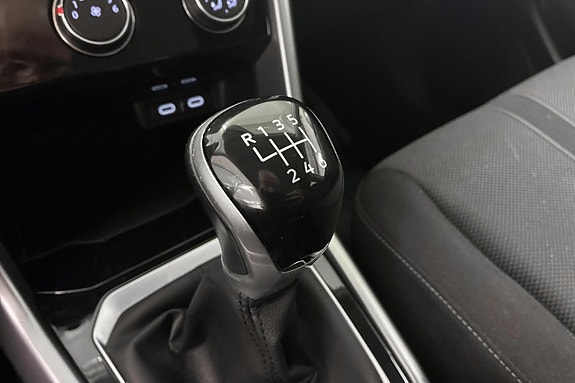 Volkswagen T-Roc 18 of 23