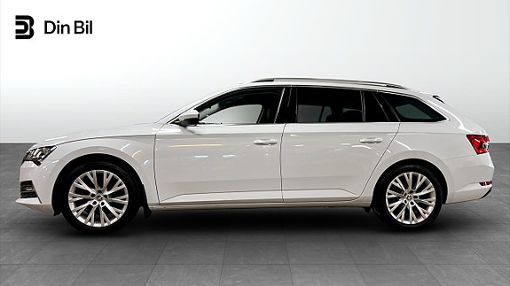 Skoda Superb 2 of 5