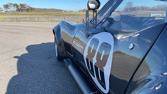 Chevrolet Corvette 9 of 17