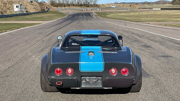 Chevrolet Corvette 6 of 17