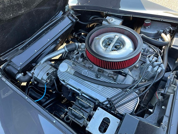 Chevrolet Corvette 12 of 17