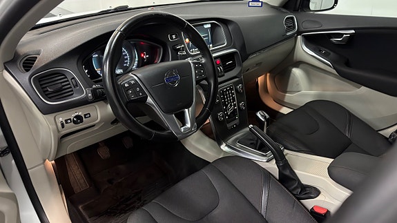 Volvo V40 Cross Country 4 of 5