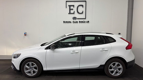 Volvo V40 Cross Country 2 of 5