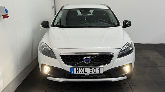 Volvo V40 Cross Country 3 of 5