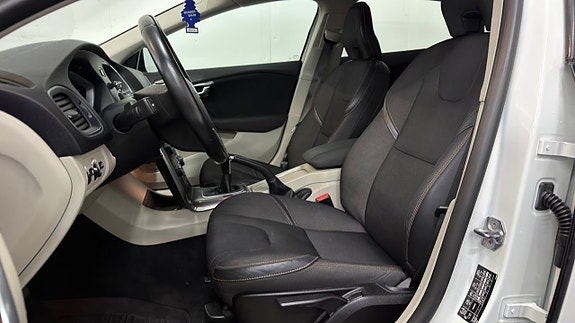 Volvo V40 Cross Country 5 of 5