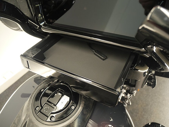 Harley-Davidson CVO Street Glide ST FLHXSTSE 16 of 17