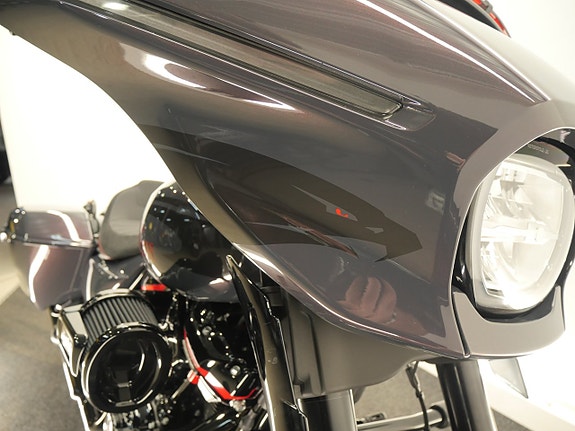 Harley-Davidson CVO Street Glide ST FLHXSTSE 4 of 17