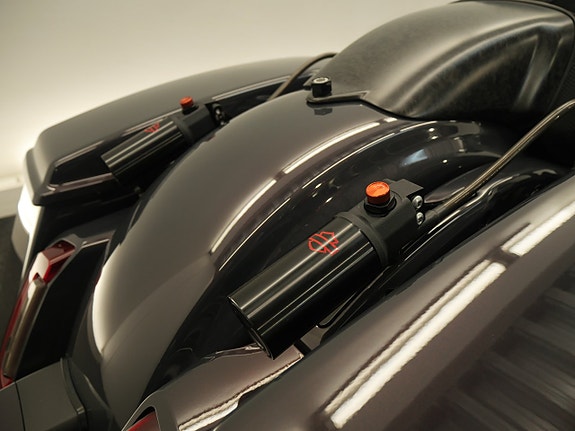 Harley-Davidson CVO Street Glide ST FLHXSTSE 9 of 17