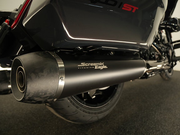 Harley-Davidson CVO Street Glide ST FLHXSTSE 7 of 17