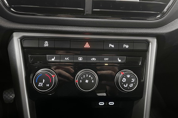 Volkswagen T-Roc 22 of 29