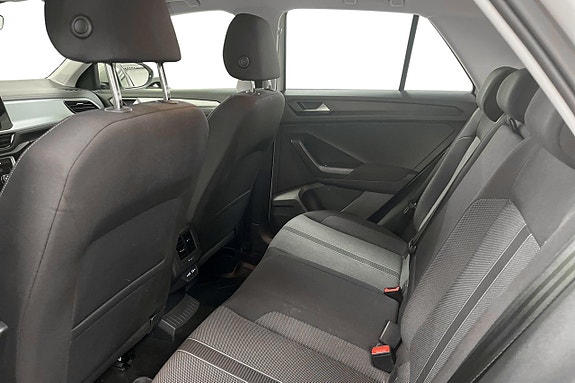 Volkswagen T-Roc 15 of 29