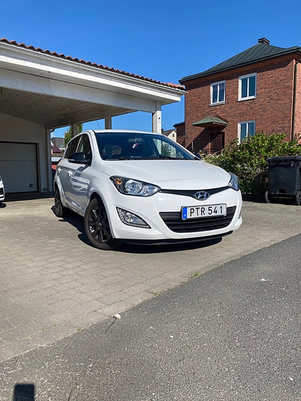 Hyundai i20 2 of 5