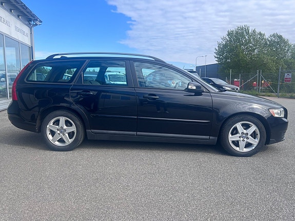 Volvo V50 2 of 5
