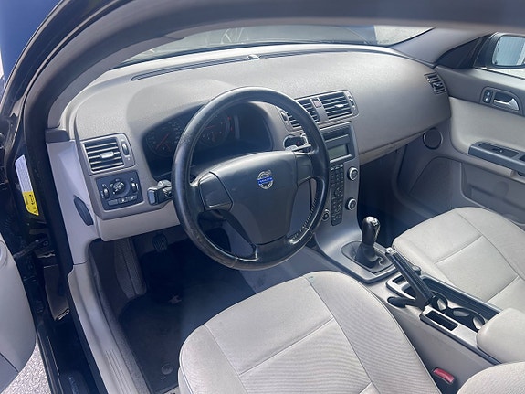 Volvo V50 4 of 5