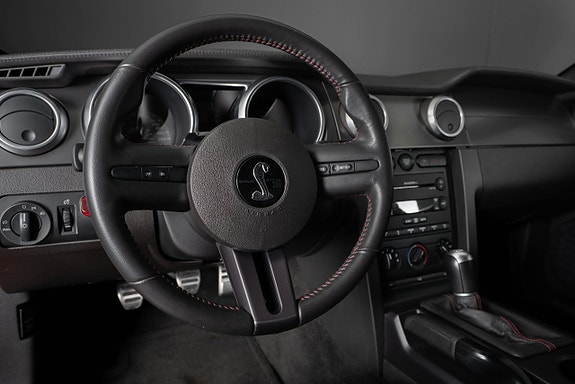 Ford Mustang 14 of 24