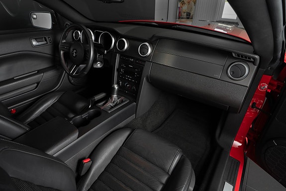 Ford Mustang 19 of 24