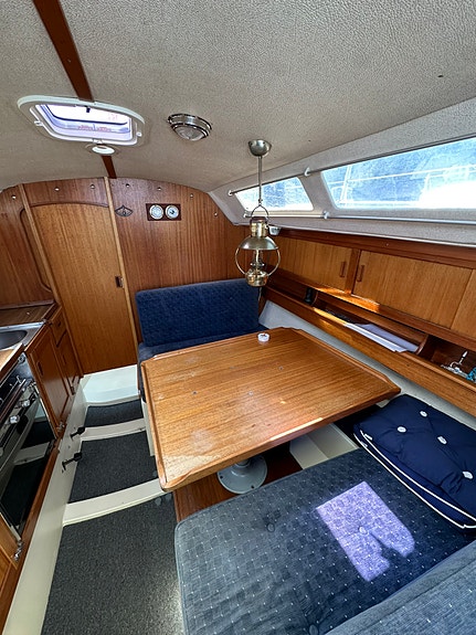 Maxi Fenix Dinette i höstpris – mycket välutrustad & segelklar 9 of 26