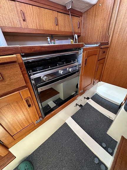 Maxi Fenix Dinette i höstpris – mycket välutrustad & segelklar 11 of 26