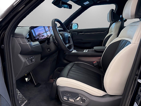 Kia EV9 8 of 17