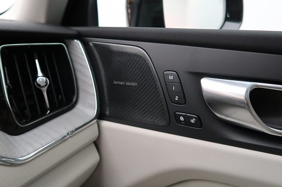 Volvo XC60 15 of 18