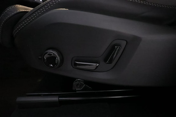Volvo XC90 18 of 30