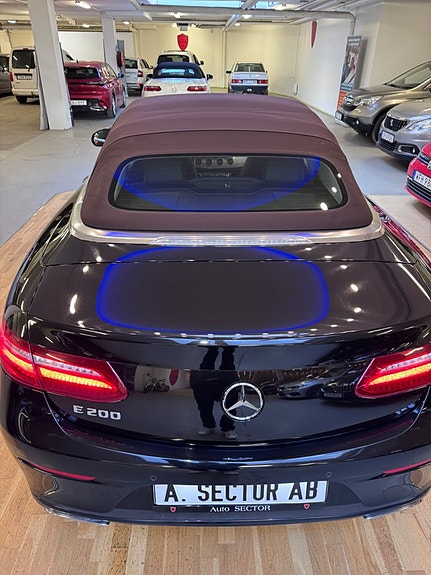 Mercedes-Benz E200 16 of 16