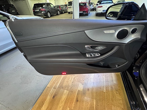 Mercedes-Benz E200 13 of 16