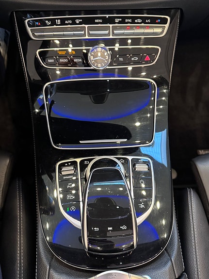 Mercedes-Benz E200 10 of 16