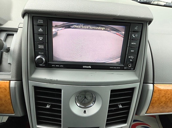 Chrysler Town & Country 17 of 18