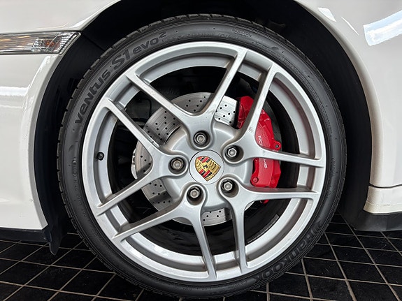 Porsche 911 Carrera 4S 3 of 28