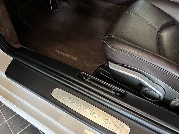 Porsche 911 Carrera 4S 9 of 28