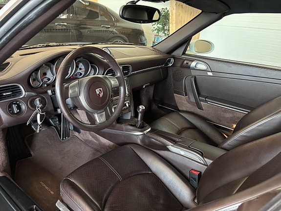 Porsche 911 Carrera 4S 8 of 28