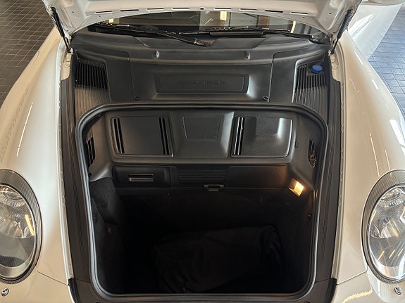 Porsche 911 Carrera 4S 26 of 28