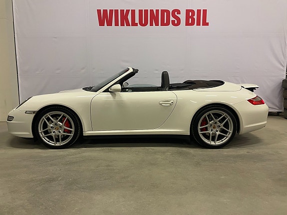 Porsche 911 Carrera 4S 2 of 5