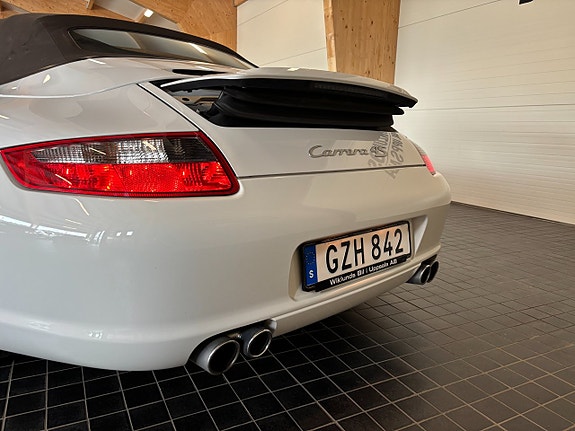 Porsche 911 Carrera 4S 5 of 28