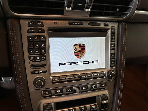 Porsche 911 Carrera 4S 16 of 28