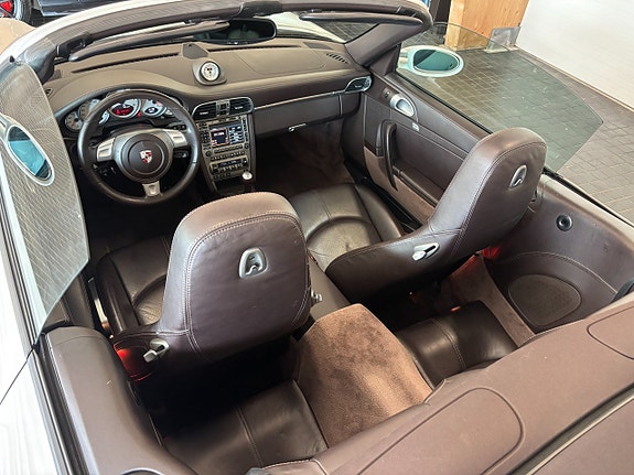Porsche 911 Carrera 4S 24 of 28