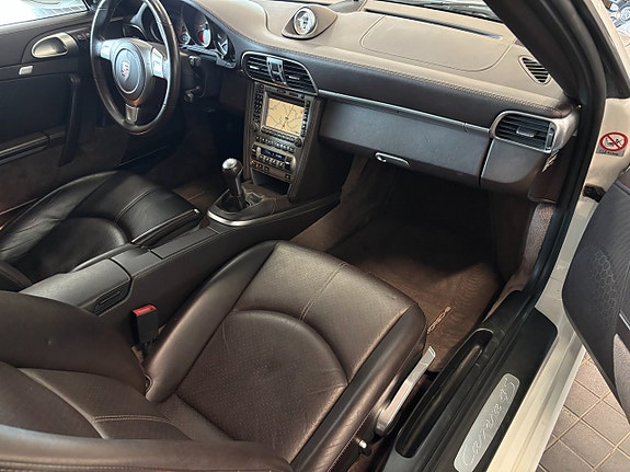 Porsche 911 Carrera 4S 20 of 28