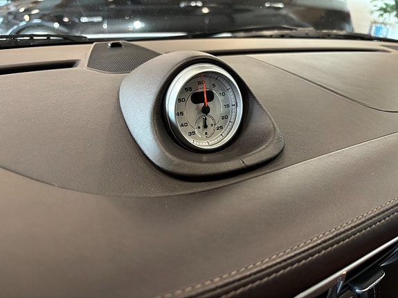 Porsche 911 Carrera 4S 18 of 28