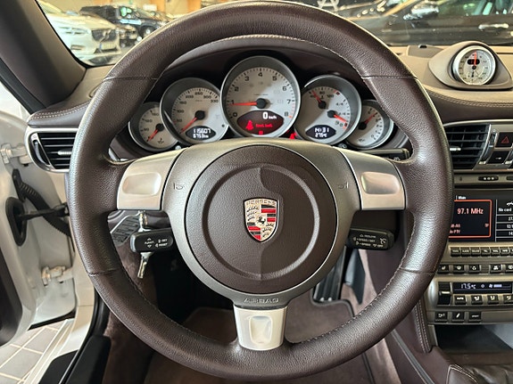 Porsche 911 Carrera 4S 12 of 28